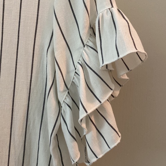 Supply & Demand ruffle sleeve striped top size XS - Picture 2 of 4